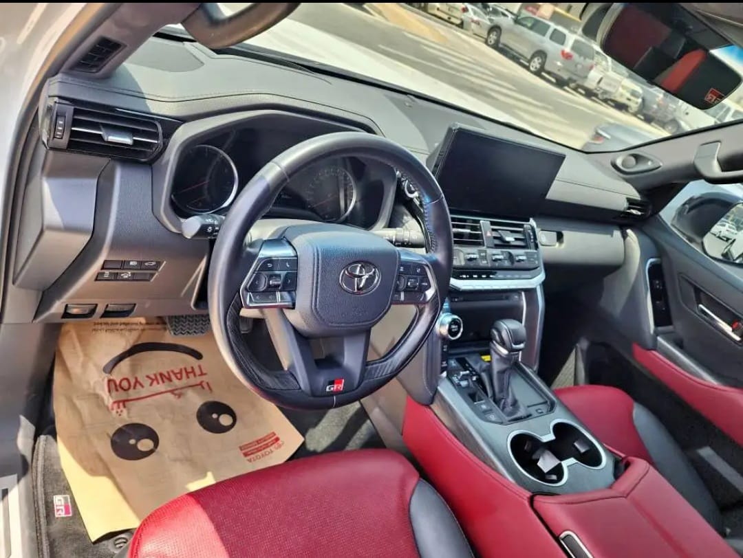 Toyota Land Cruiser G/R 2023 - Image 2
