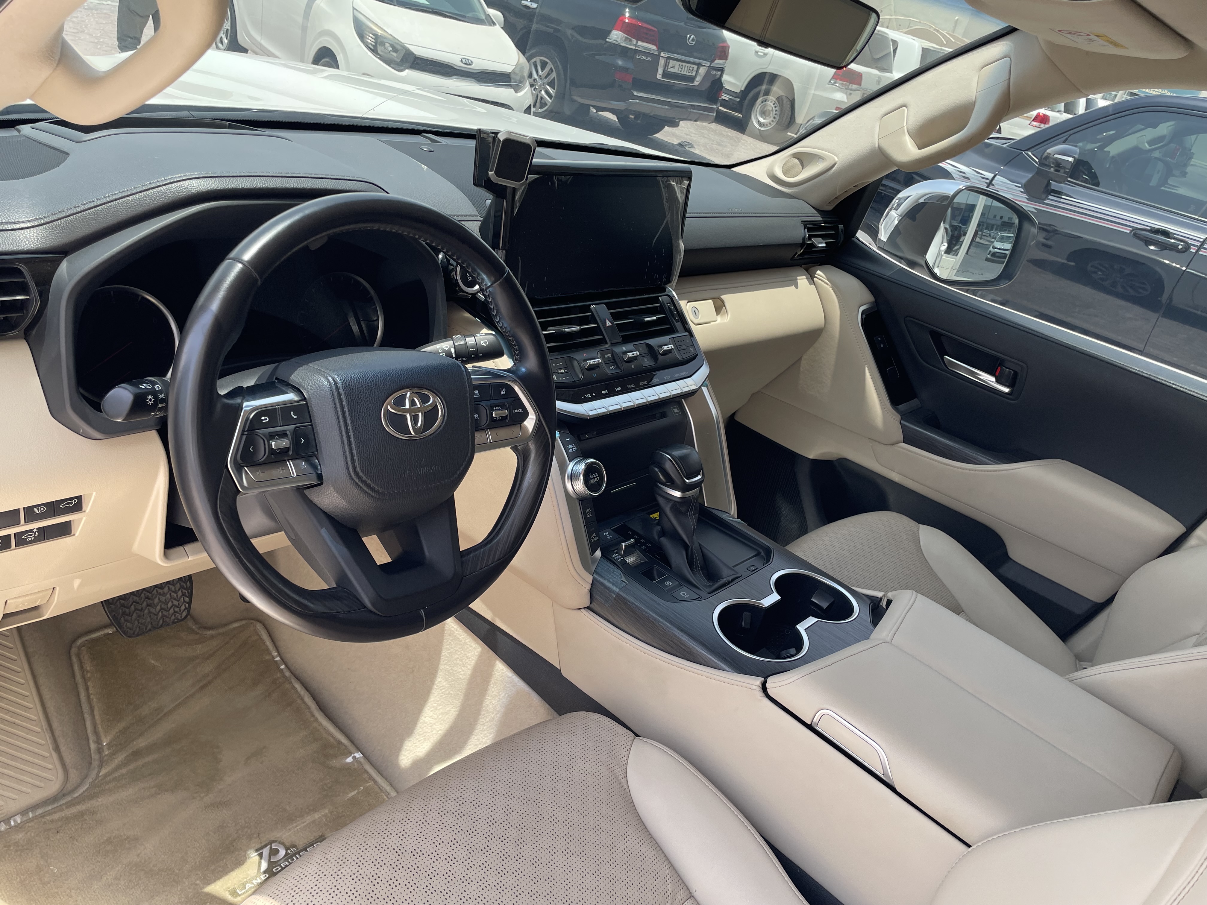 Toyota Land Cruiser VX.R 2022 - Image 2