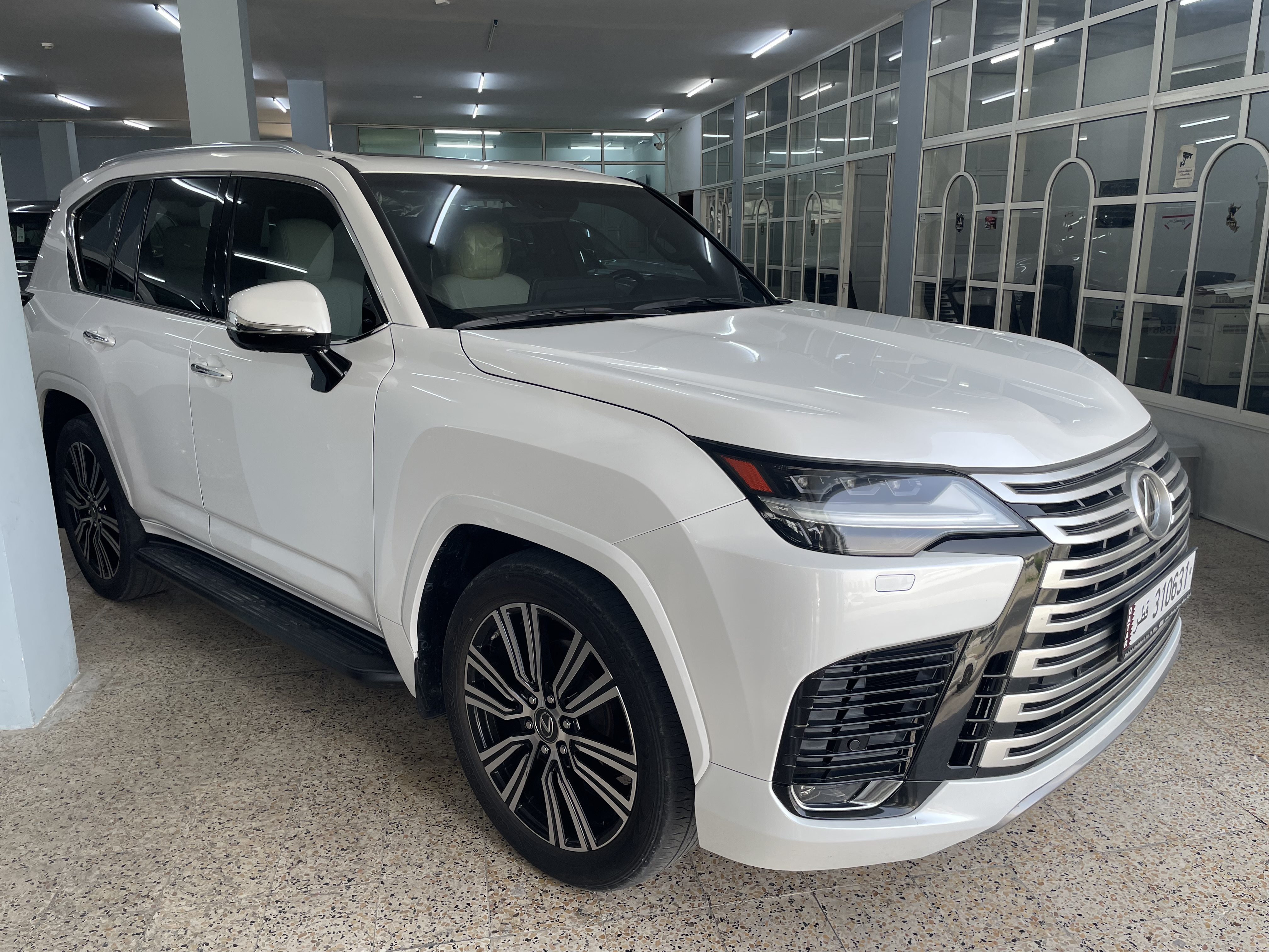 Lexus LX 600 2022 - Image 2