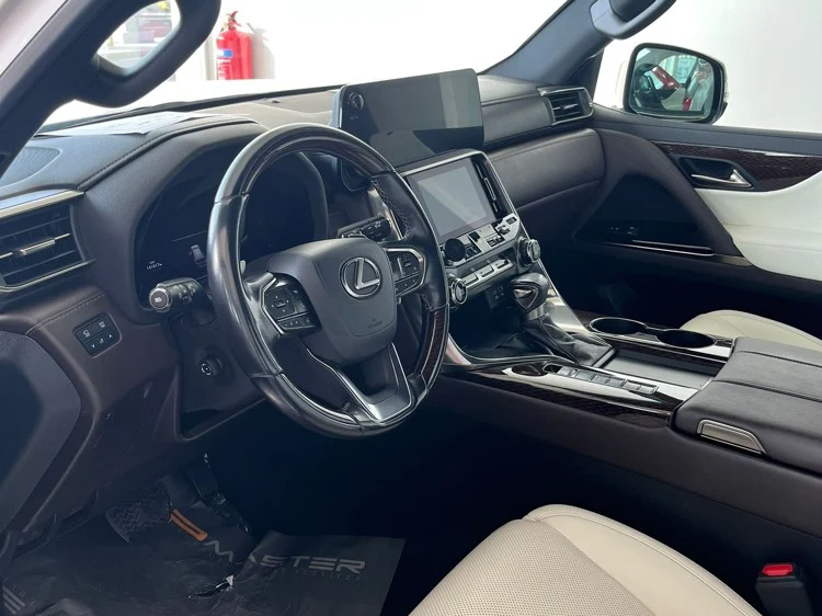 Lexus LX 600 2023 - Image 2