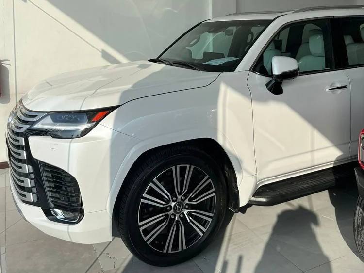 Lexus LX 600 2023 - Image 4