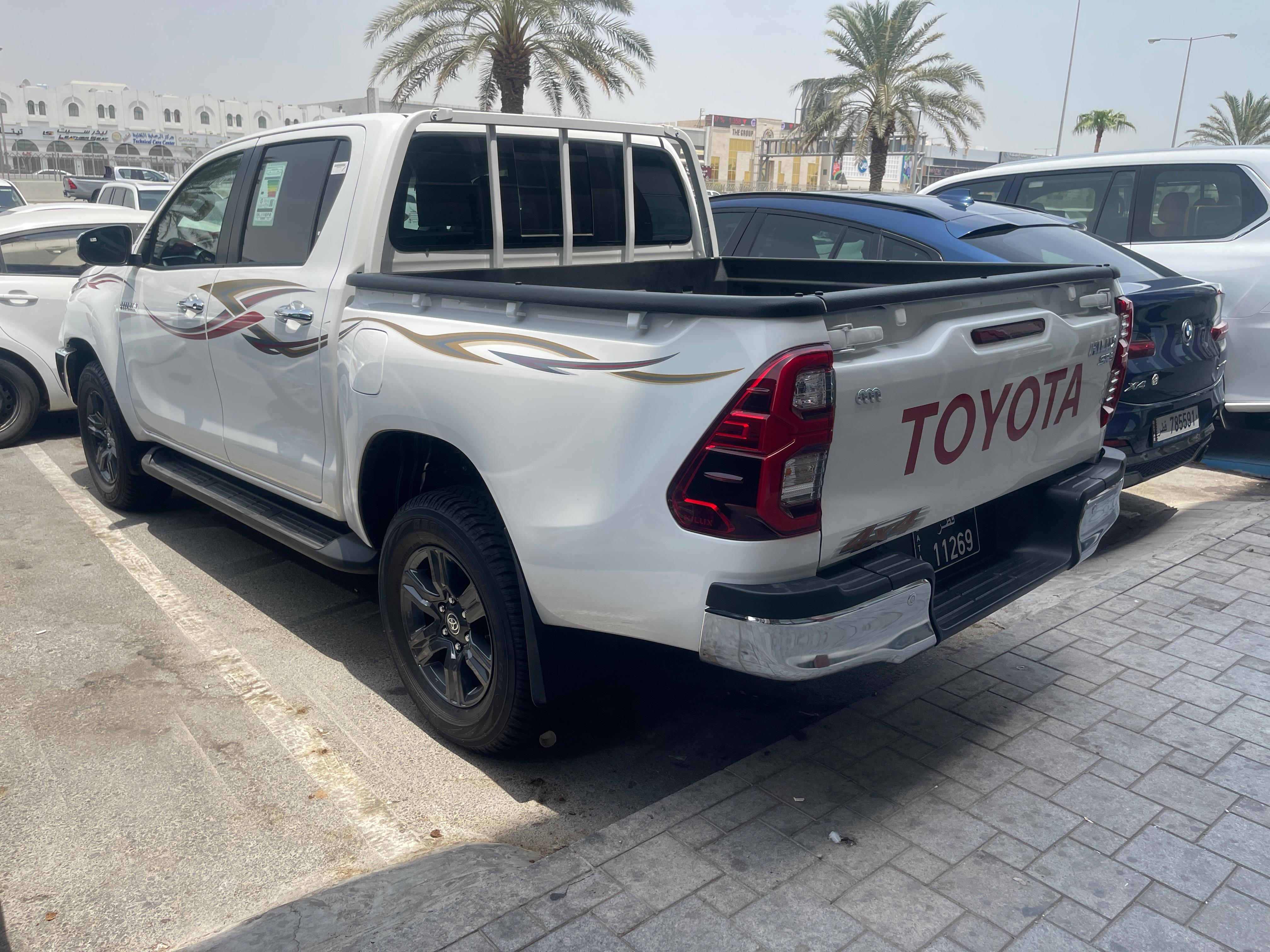 Toyota Hilux SR5 2025 - Image 2