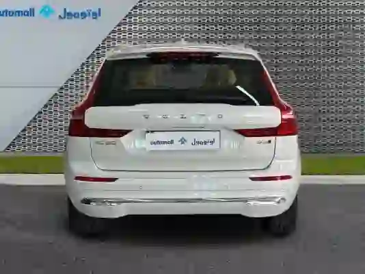 Volvo XC60 2023 - Image 2