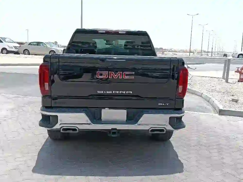GMC Sierra 2023 - Image 2