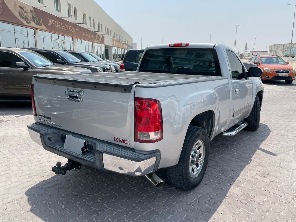 GMC Sierra 2012 - Image 2