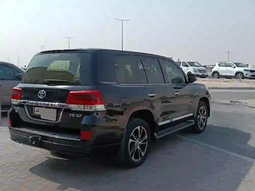 Toyota Land Cruiser VX.R 2018 - Image 2