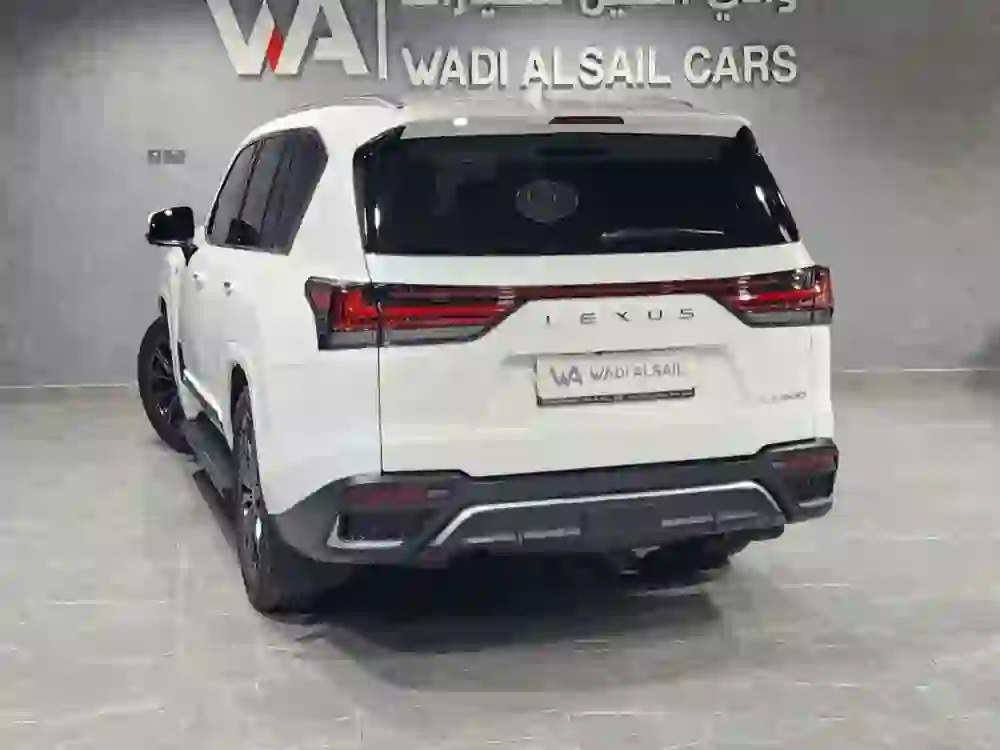 Lexus LX 600 2023 - Image 2