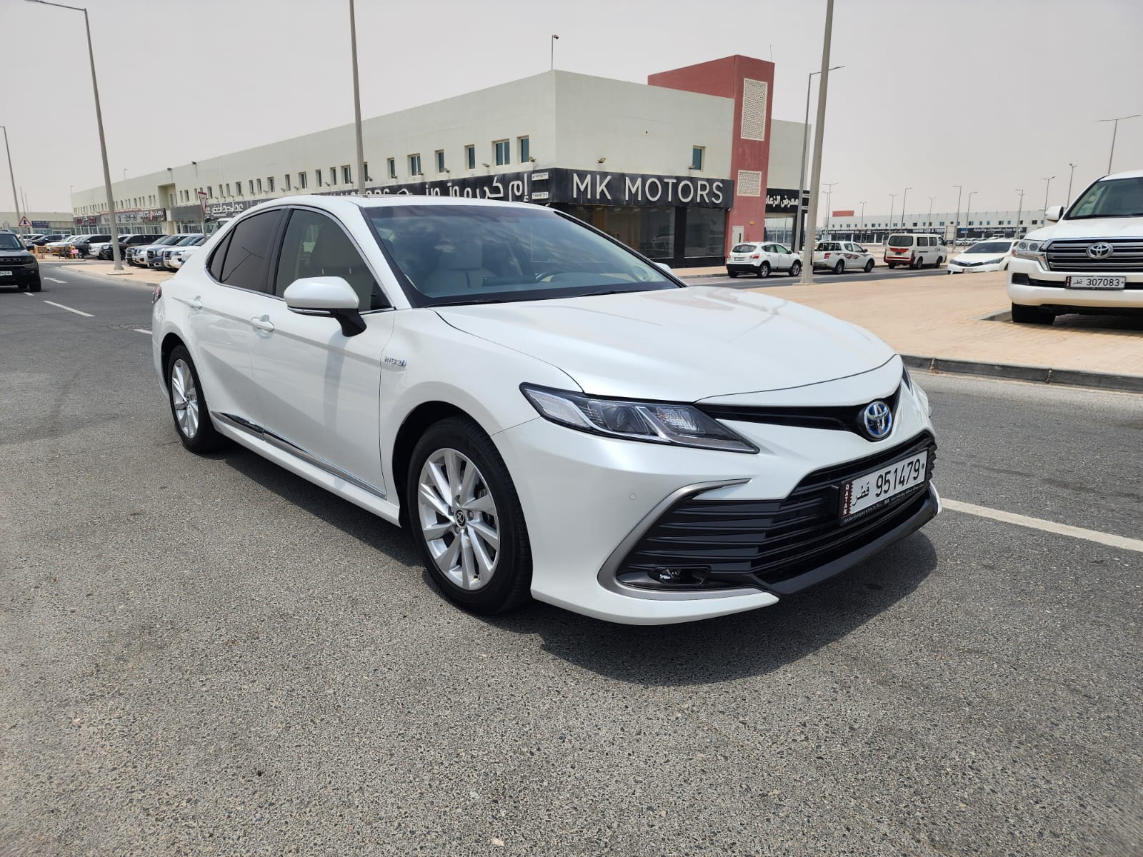 Toyota Camry HYBRID 2023 - Image 2