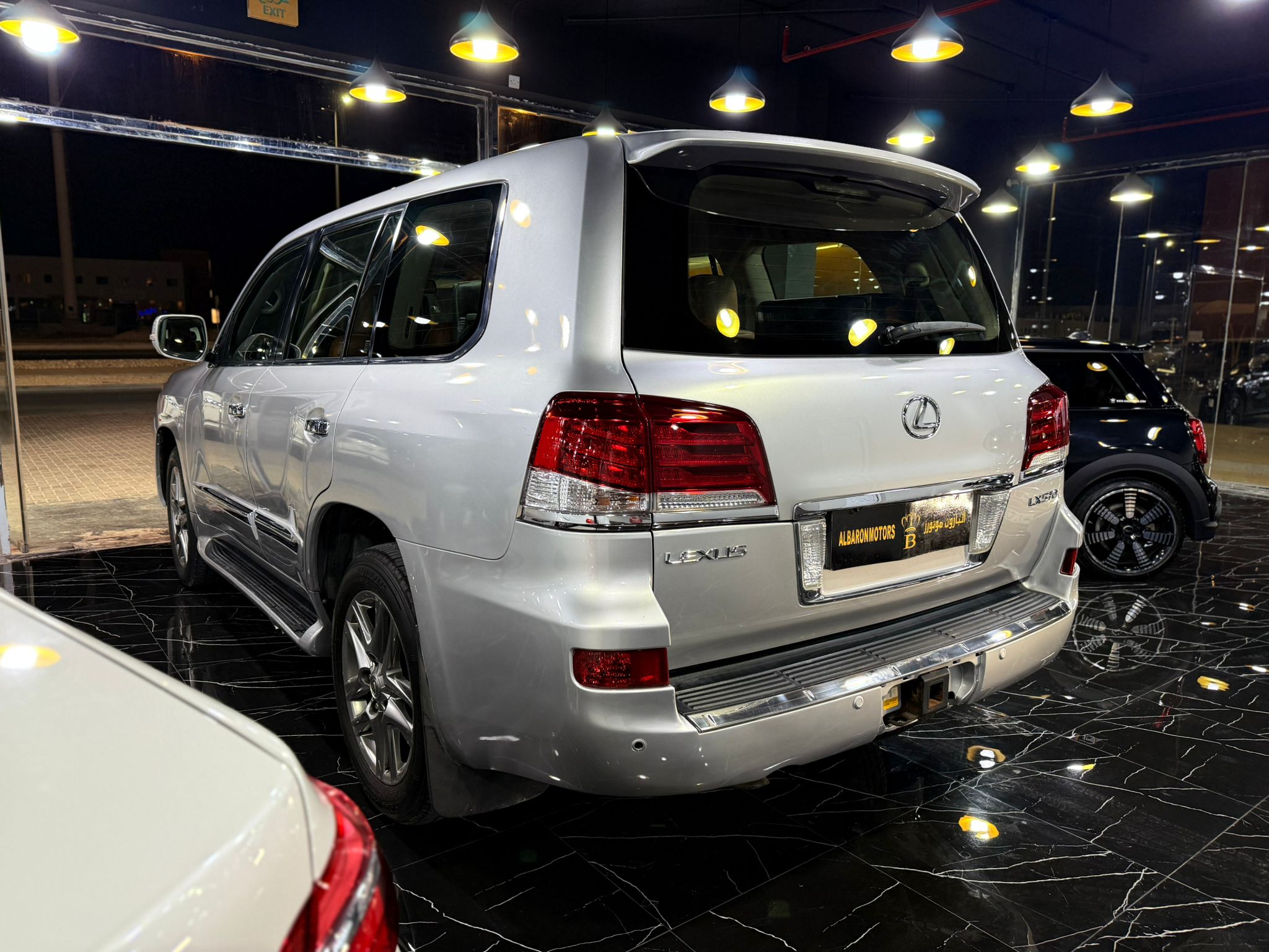 Lexus LX 570 2012 - Image 4