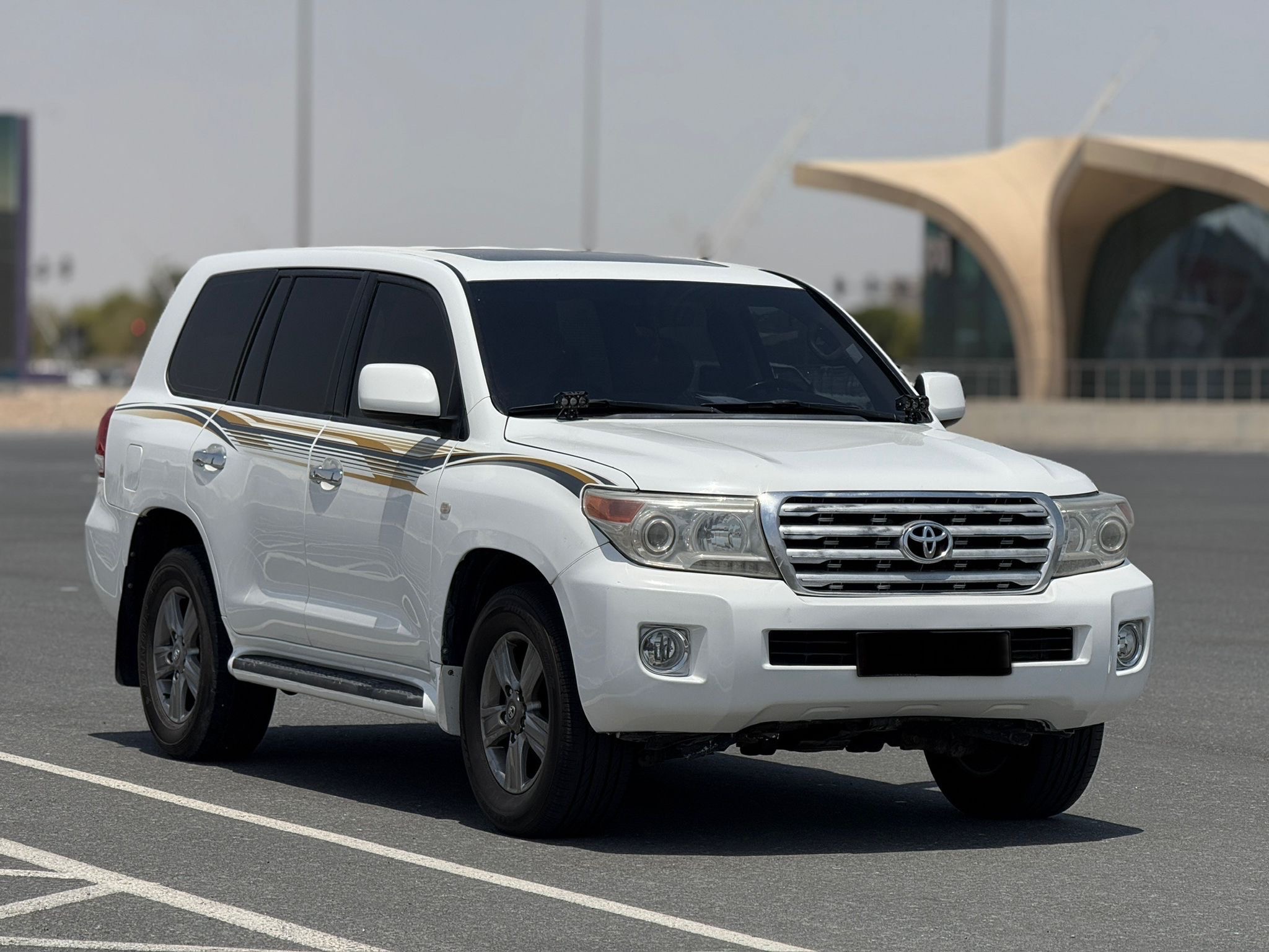 تويوتا لاند كروزر في اكس ار 2015 - Image 1