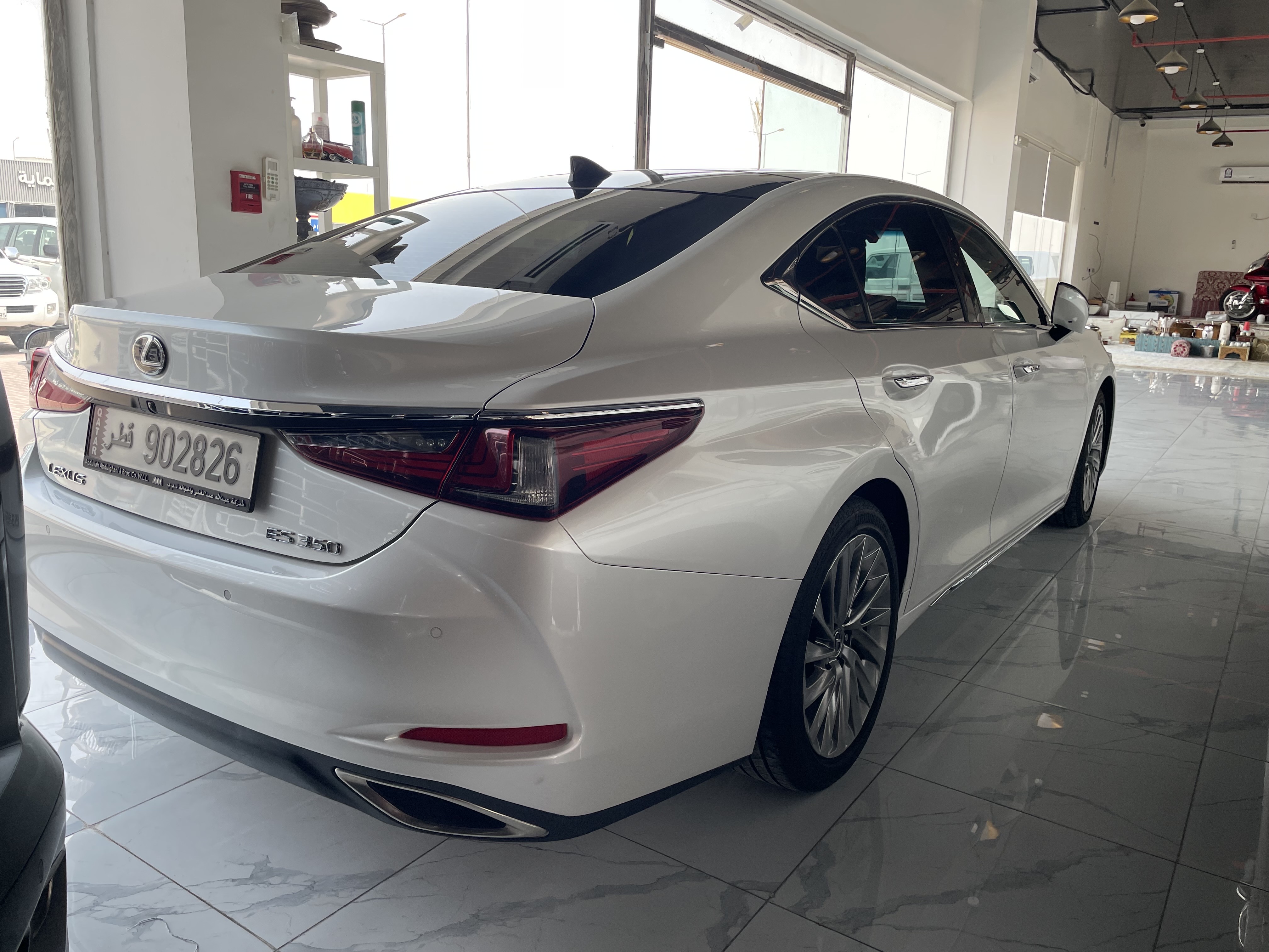Lexus ES 350 2023 - Image 3