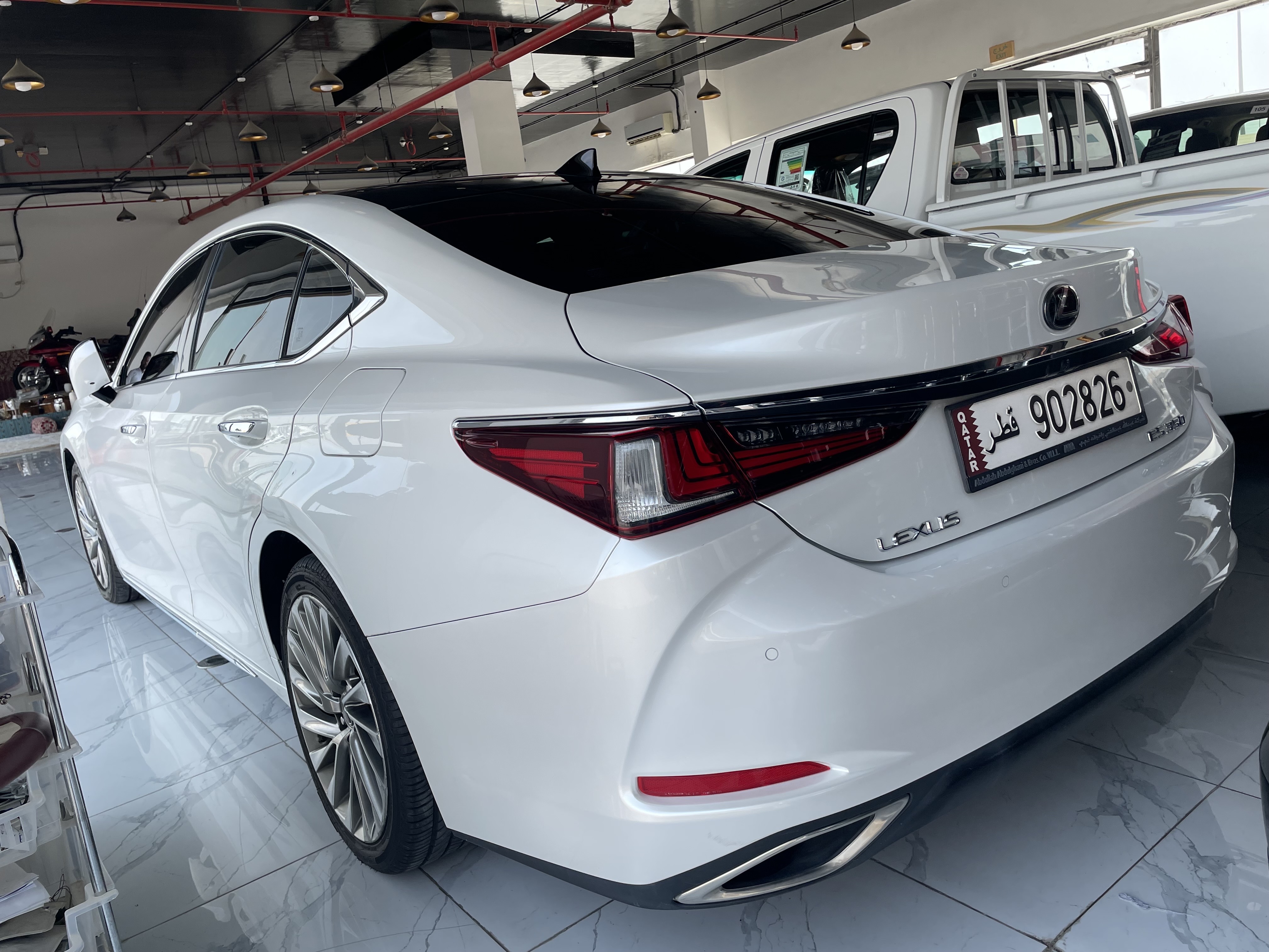 Lexus ES 350 2023 - Image 4