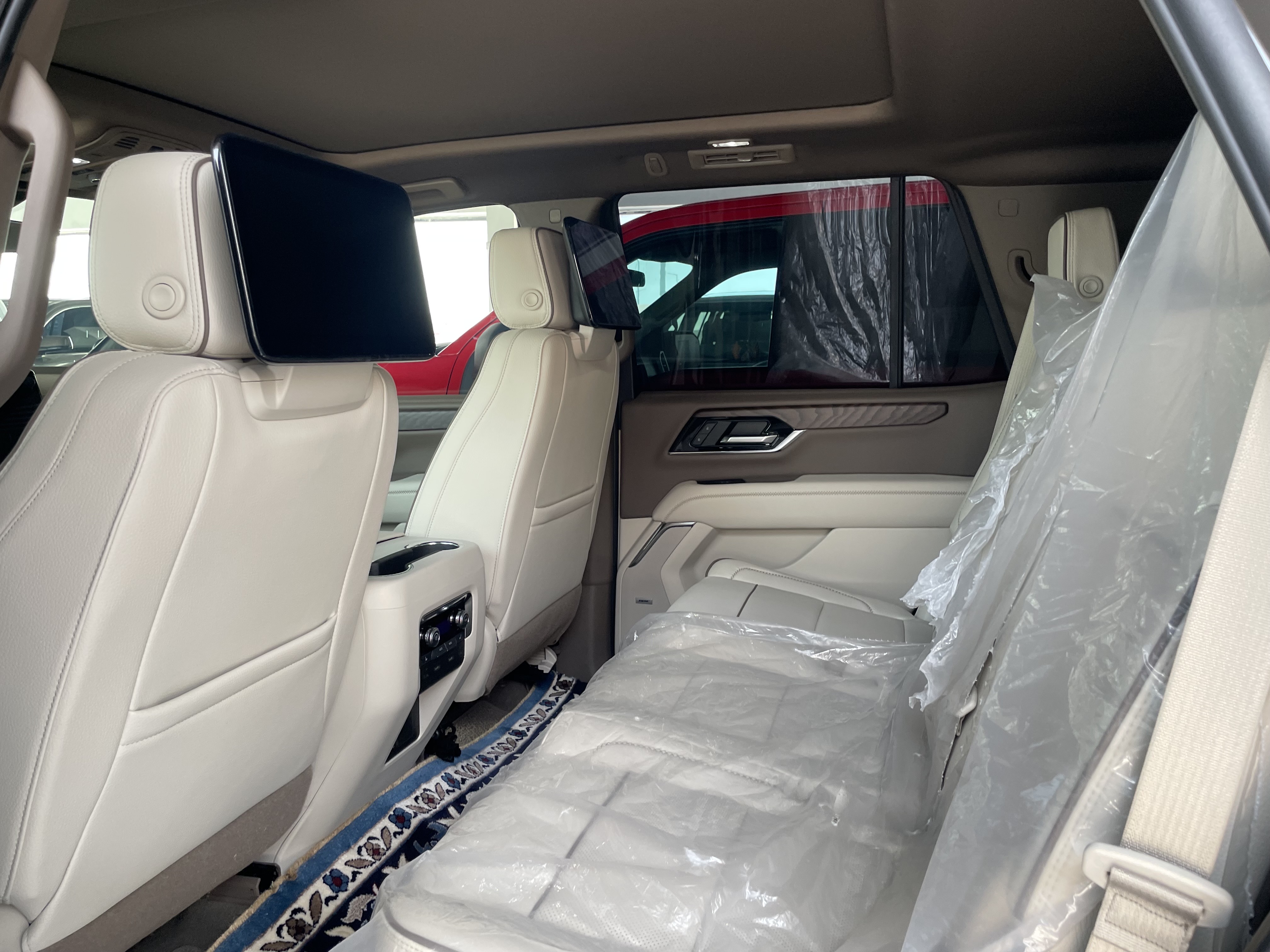 GMC Yukon Denali 2025 - Image 4