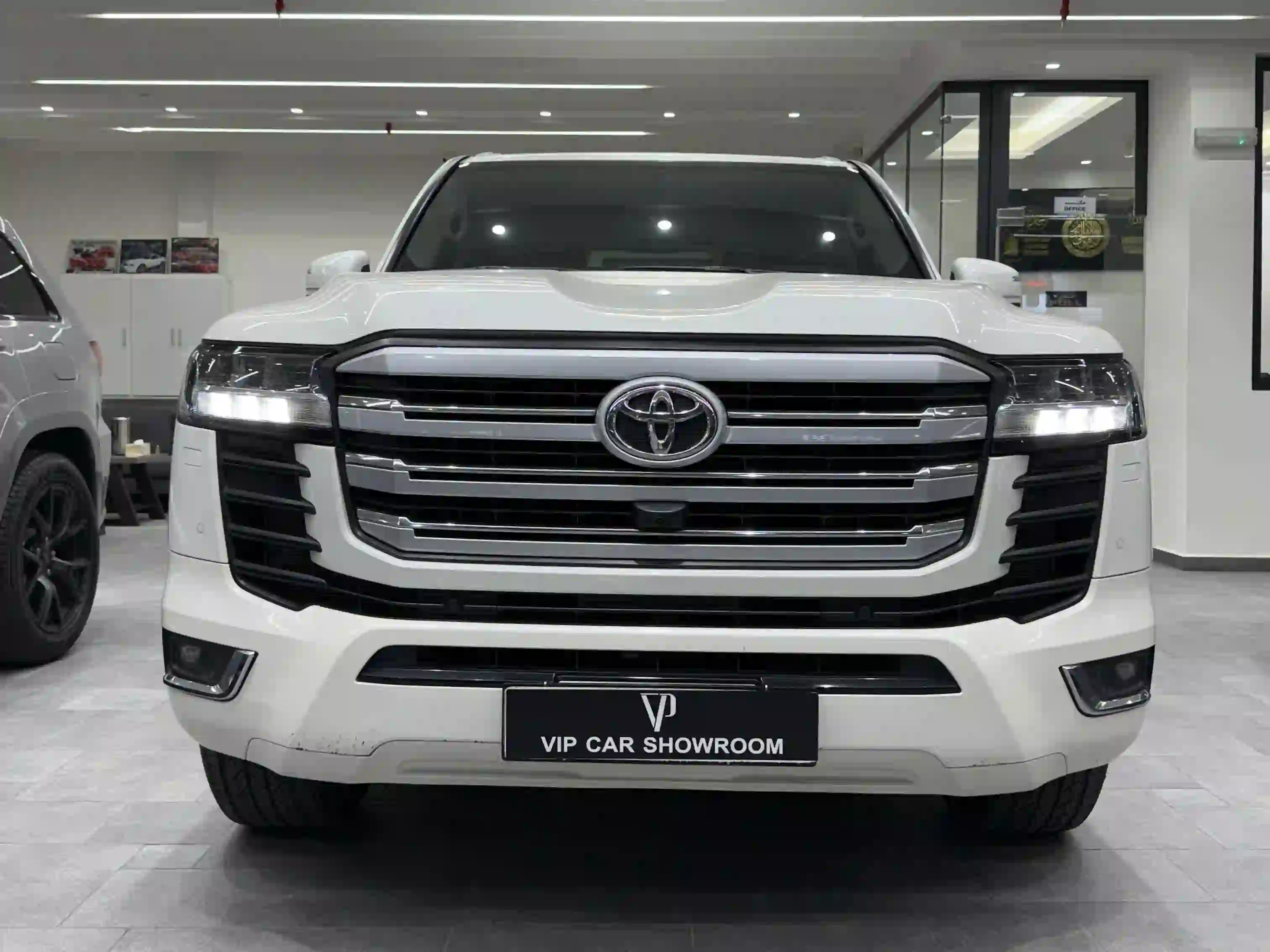 Toyota Land Cruiser GX.R 2023 - Image 2