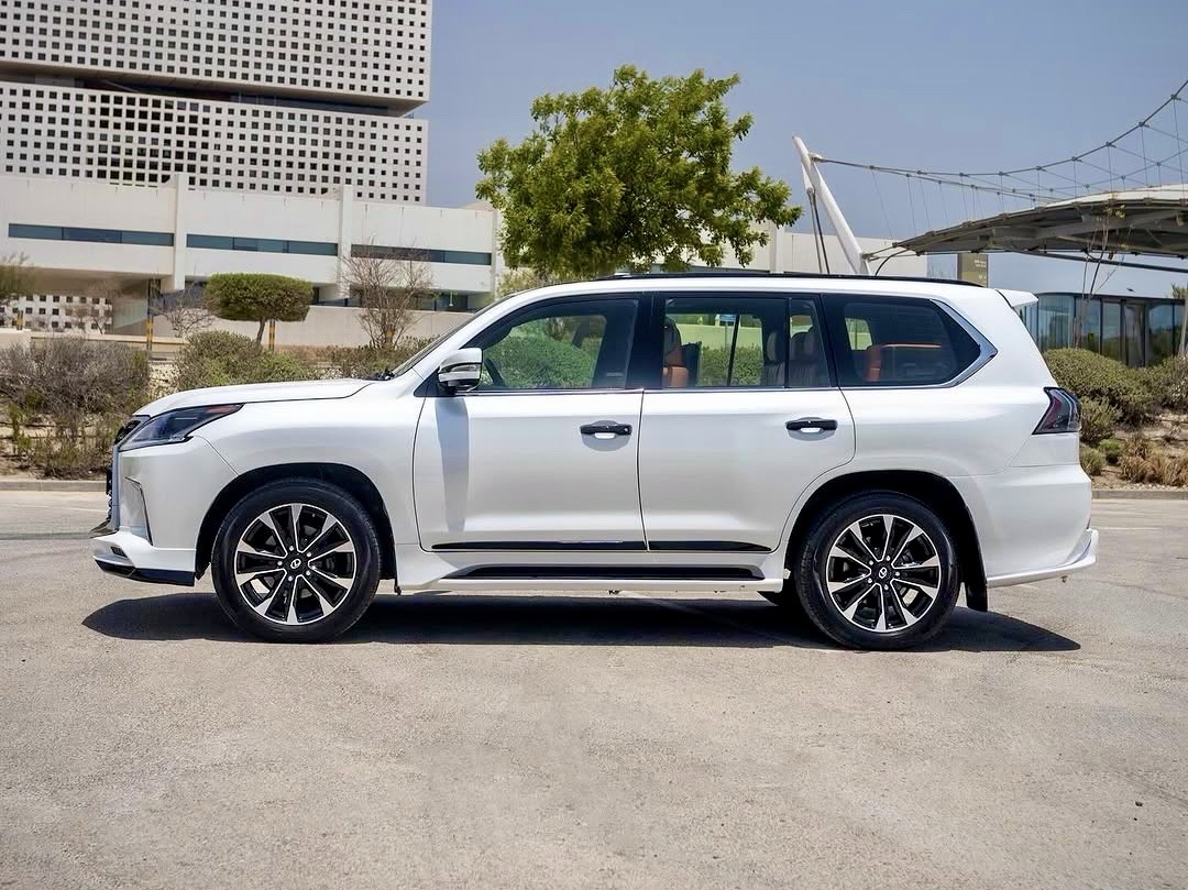 Lexus LX 570 S Black Edition 2018 - Image 2