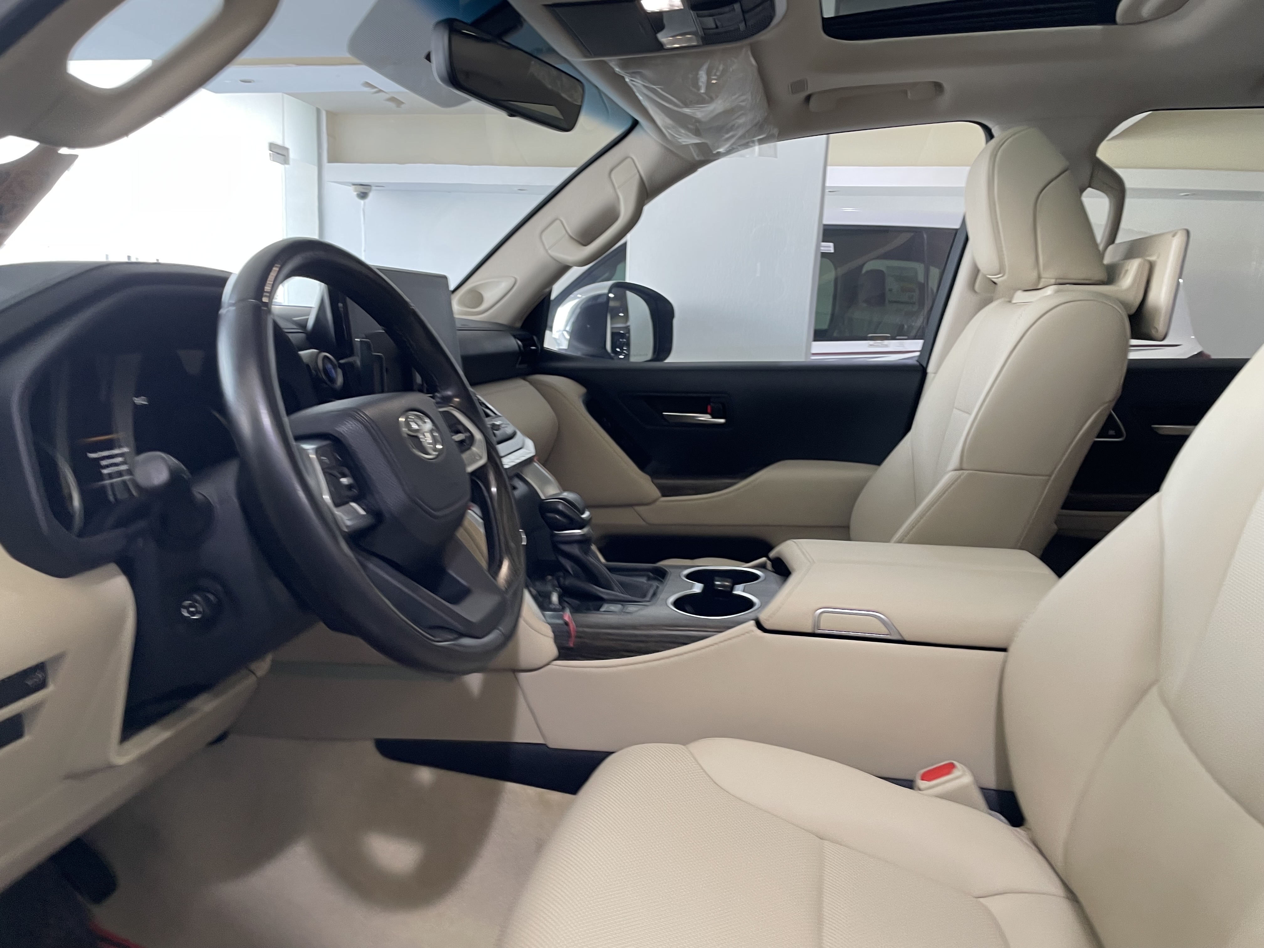 Toyota Land Cruiser VX 2023 - Image 4