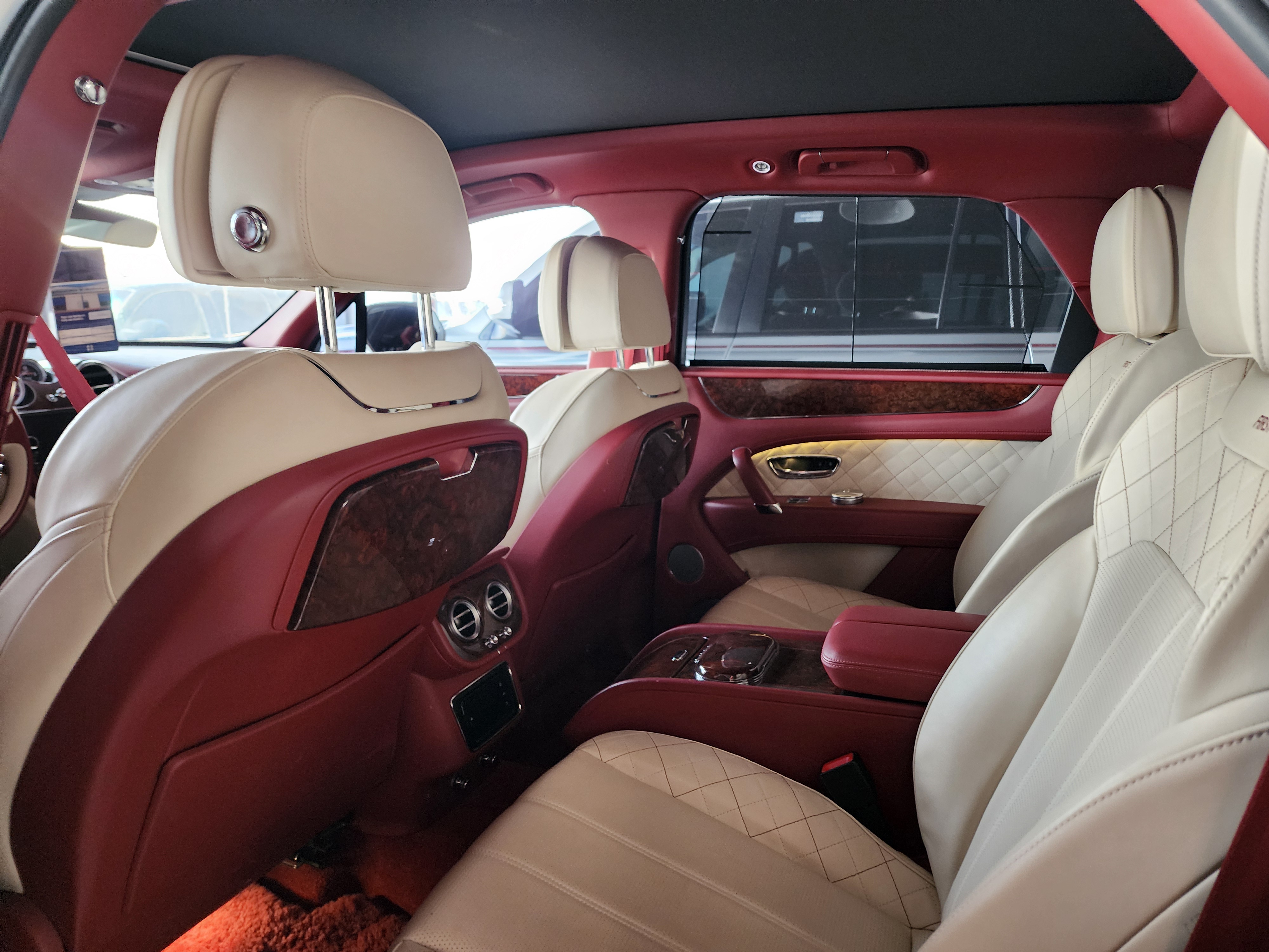 Bentley Bentayga 2017 - Image 4