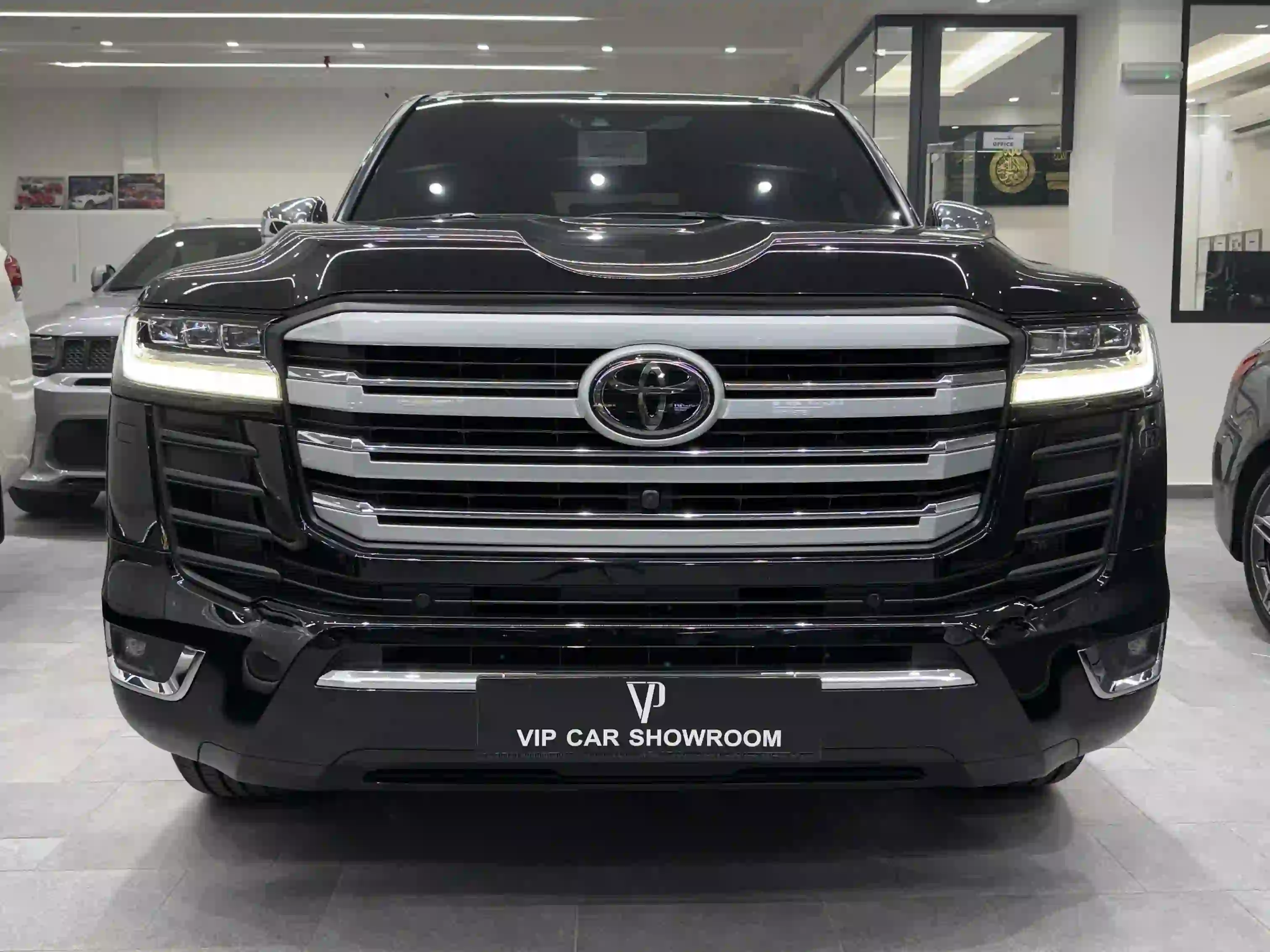 Toyota Land Cruiser VX.R 2022 - Image 2