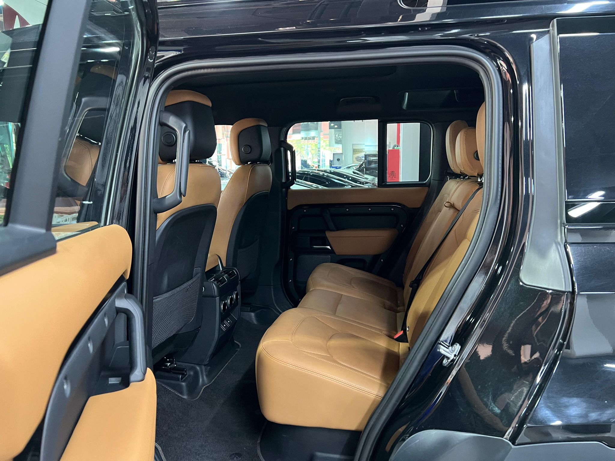 Land Rover Defender 110 2023 - Image 2