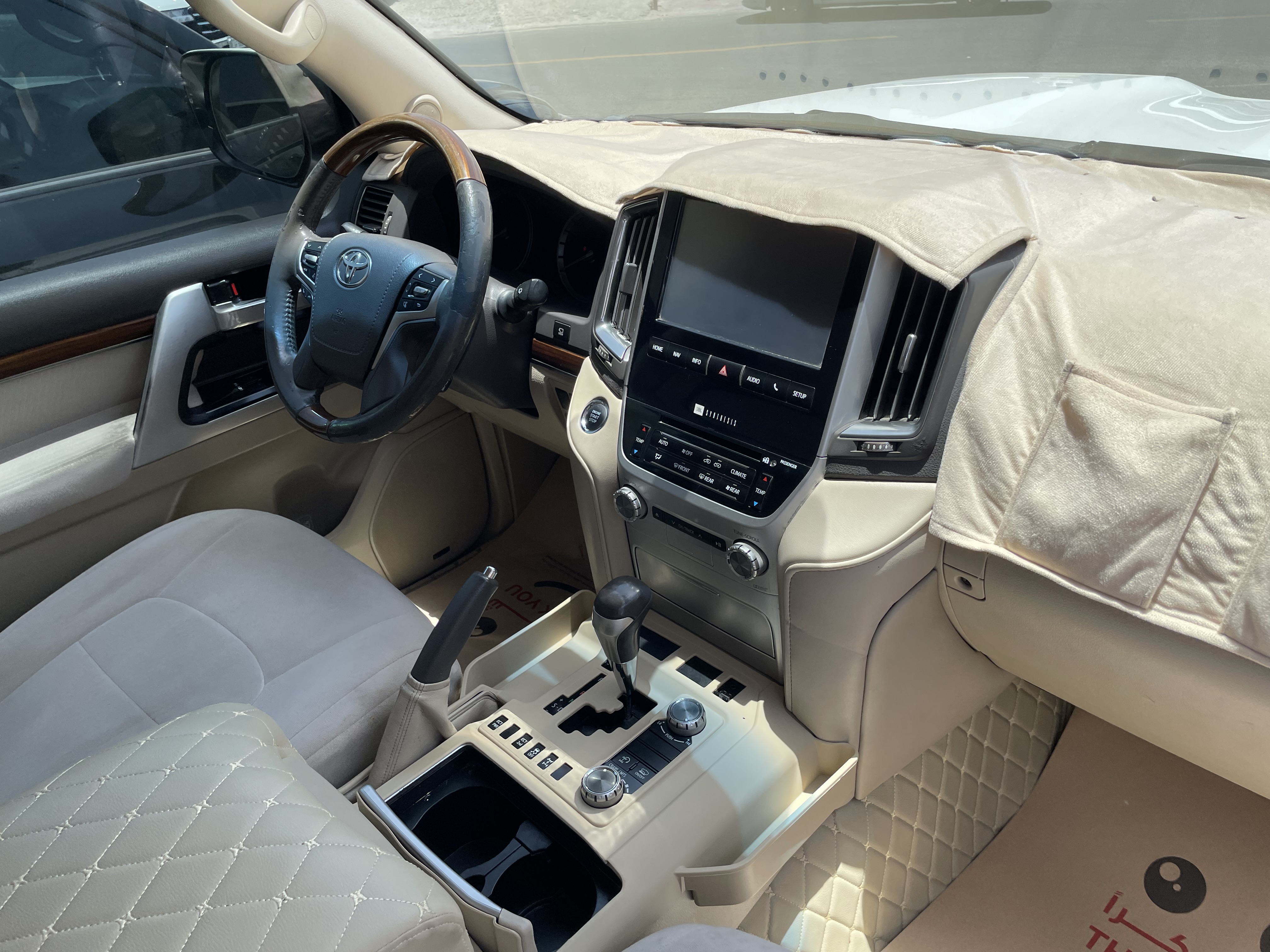 Toyota Land Cruiser VX.R - Image 3