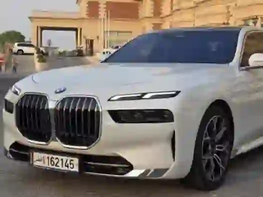 بي أم دبليو الفئة السادسة 2023 - Image 2
