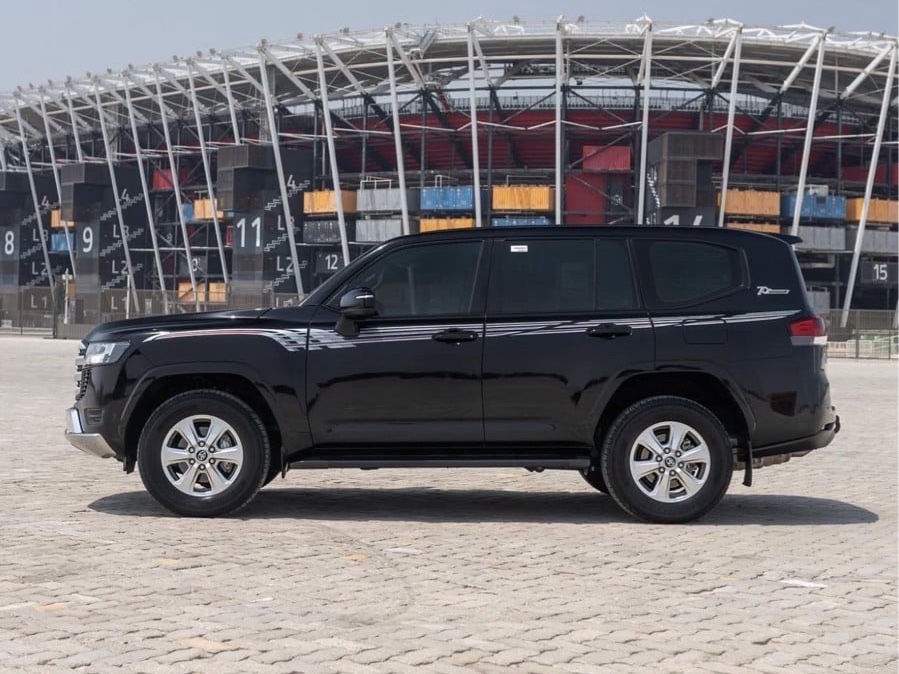 Toyota Land Cruiser GX.R 2022 - Image 2