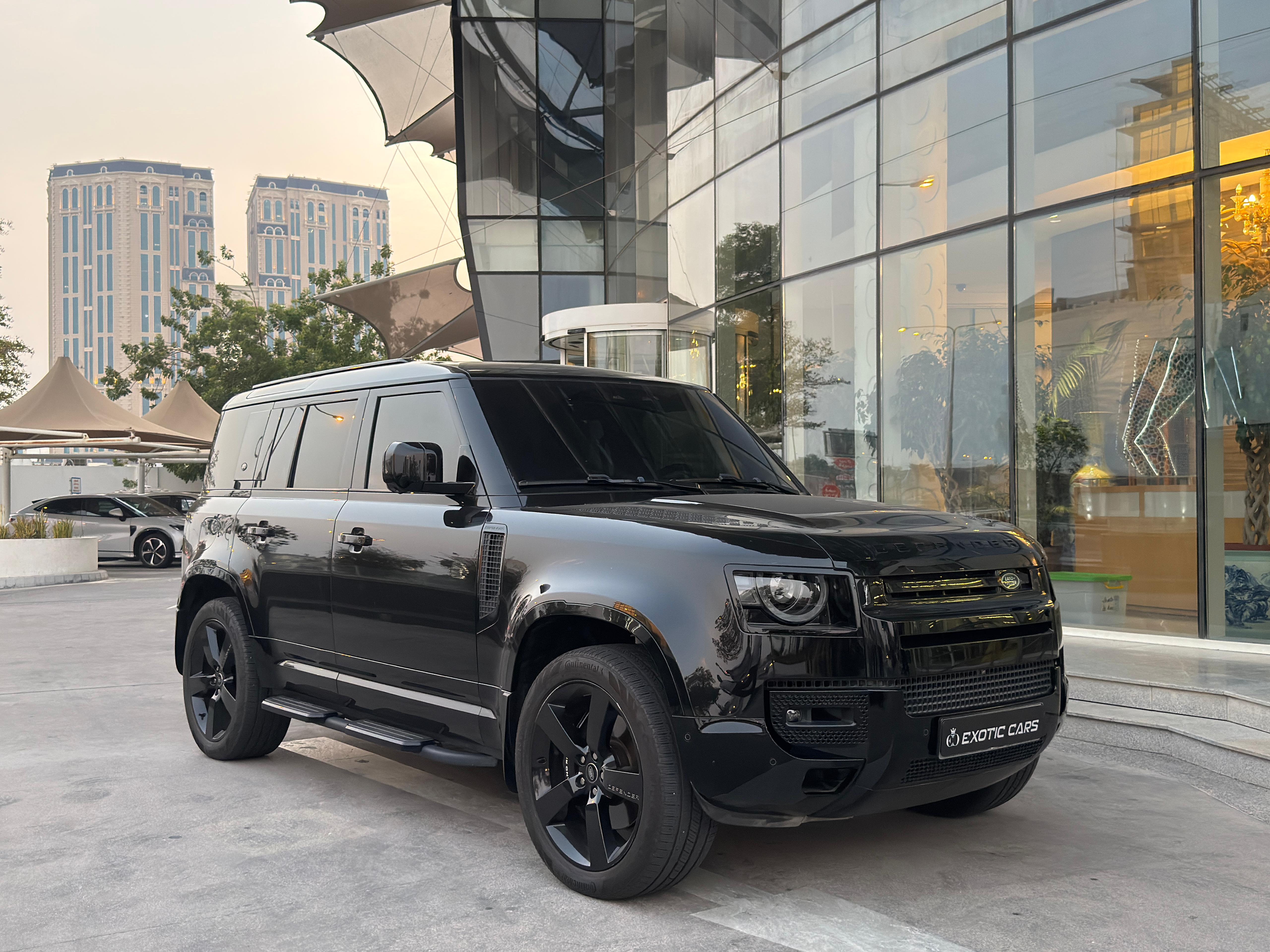 لاند روفر Defender ١١٠ اتش اس اي  2024 - Image 1