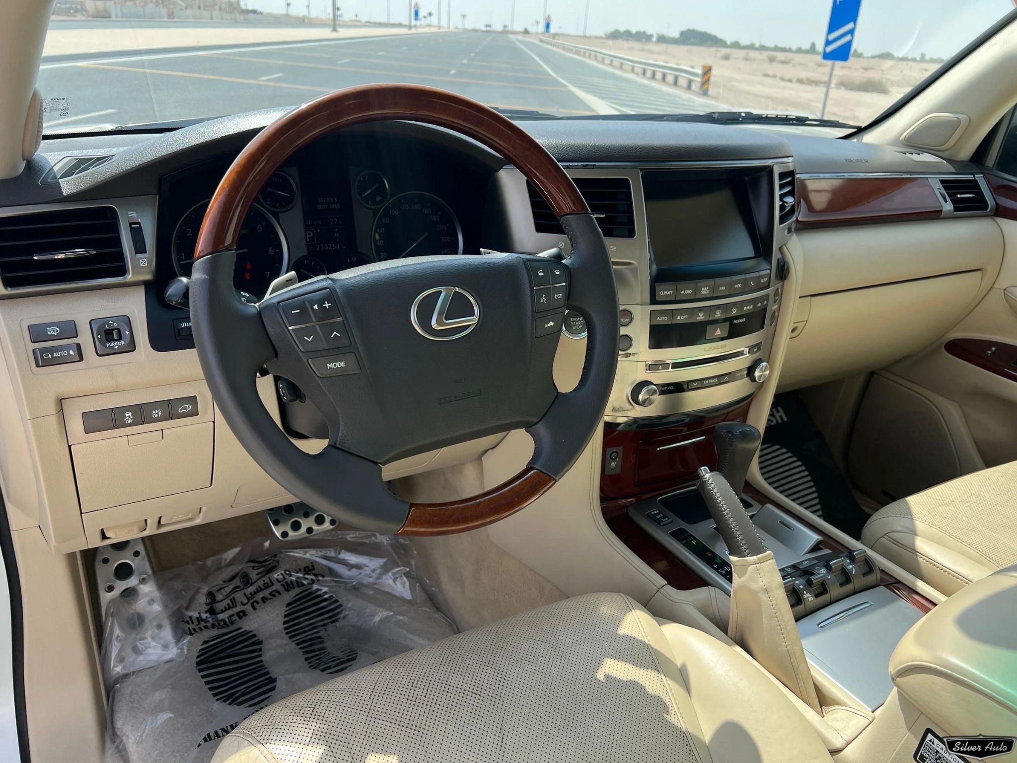 Lexus LX 570 2014 - Image 4
