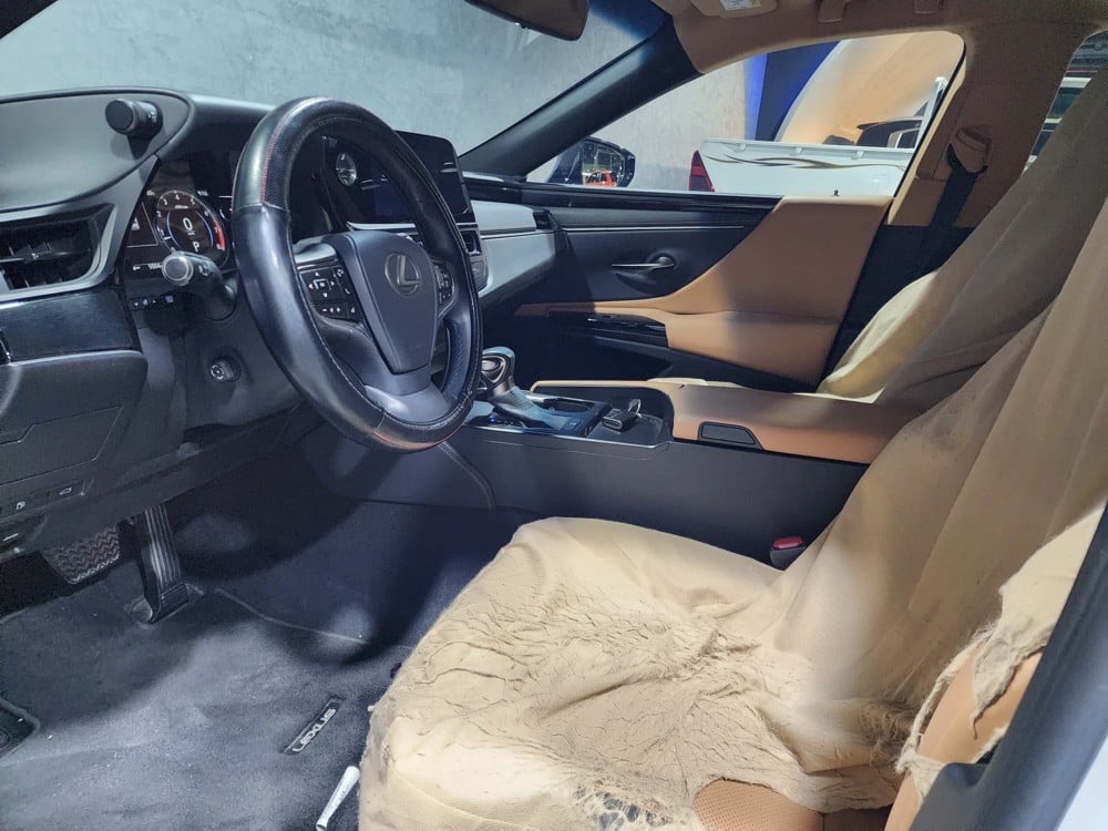 Lexus IS 350 2023 - Image 3