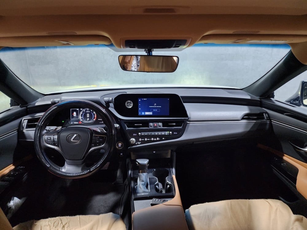 Lexus IS 350 2023 - Image 4