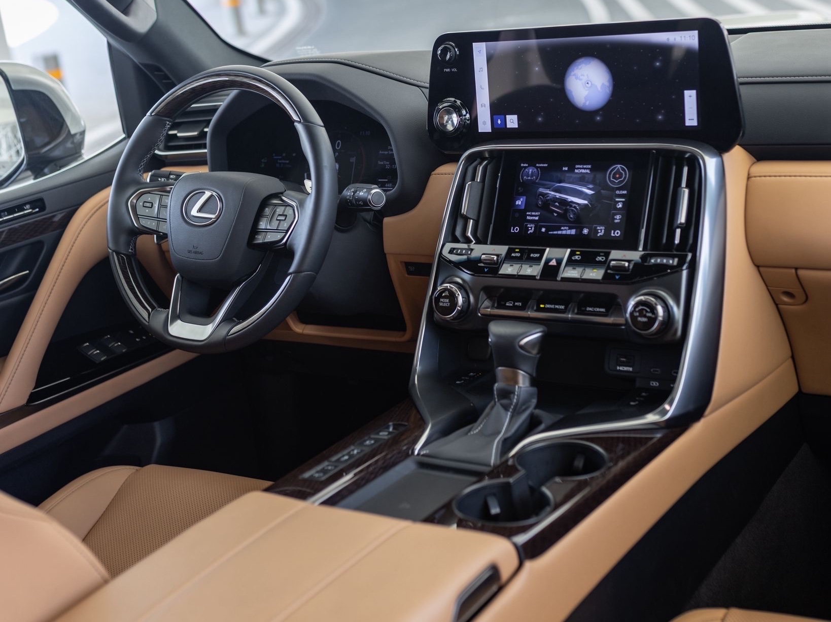 Lexus LX 600 Luxury  2025 - Image 3
