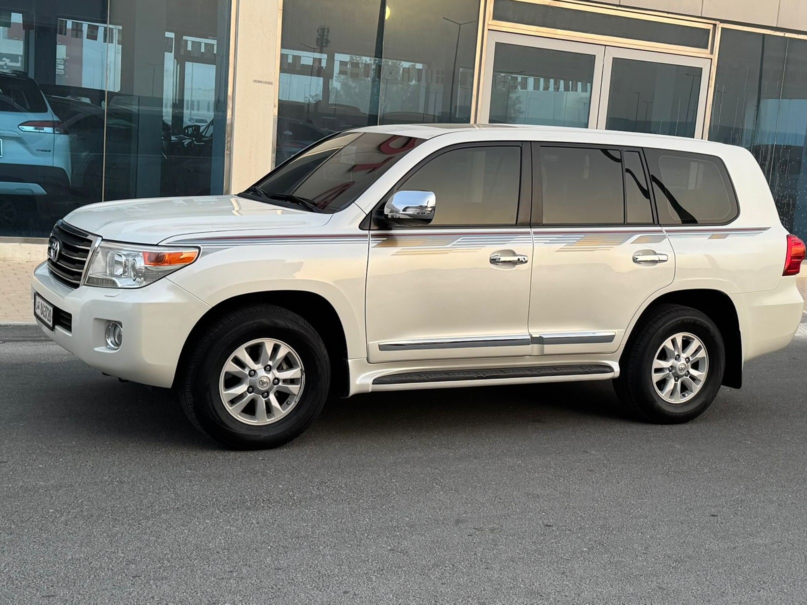 Toyota Land Cruiser GXR v8 2013 - Image 2