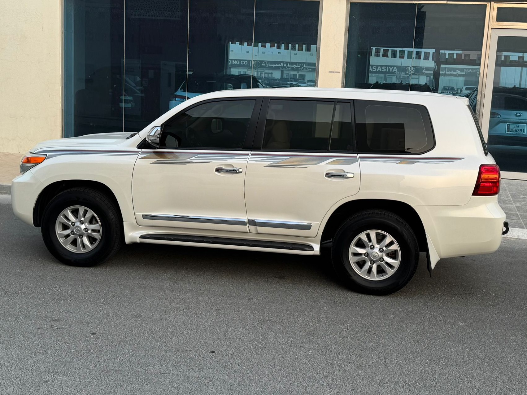 Toyota Land Cruiser GXR v8 2013 - Image 3