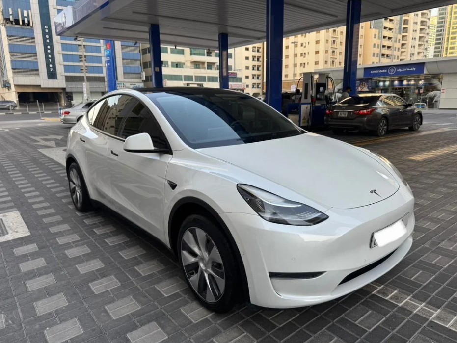 Tesla مودل واي بيرفورمانس 2022 - Image 1