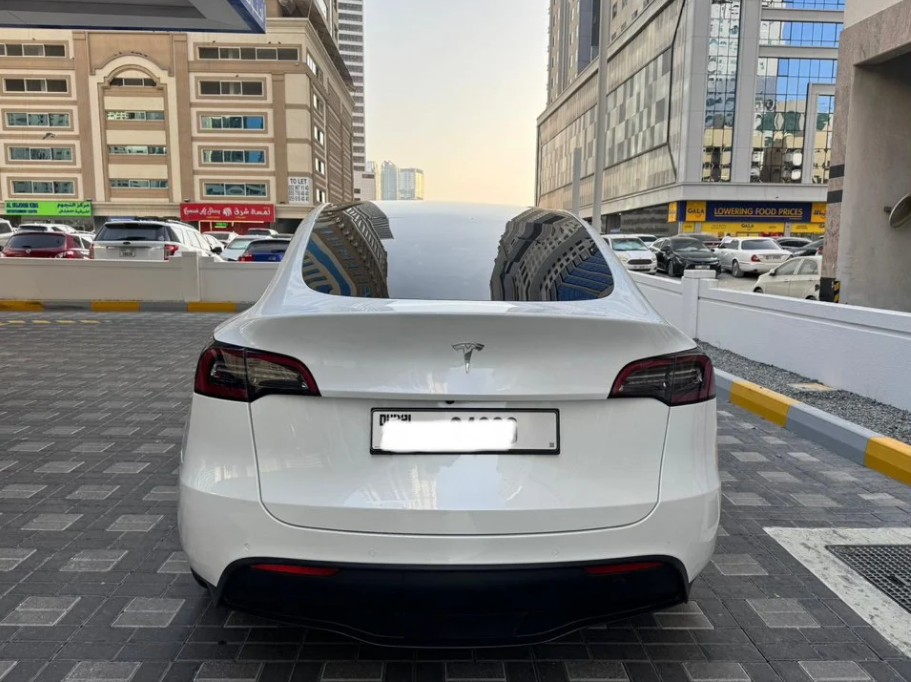 Tesla مودل واي بيرفورمانس 2022 - Image 2