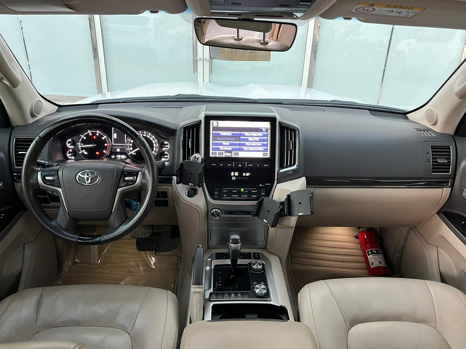 Toyota Land Cruiser VX.R - Image 3