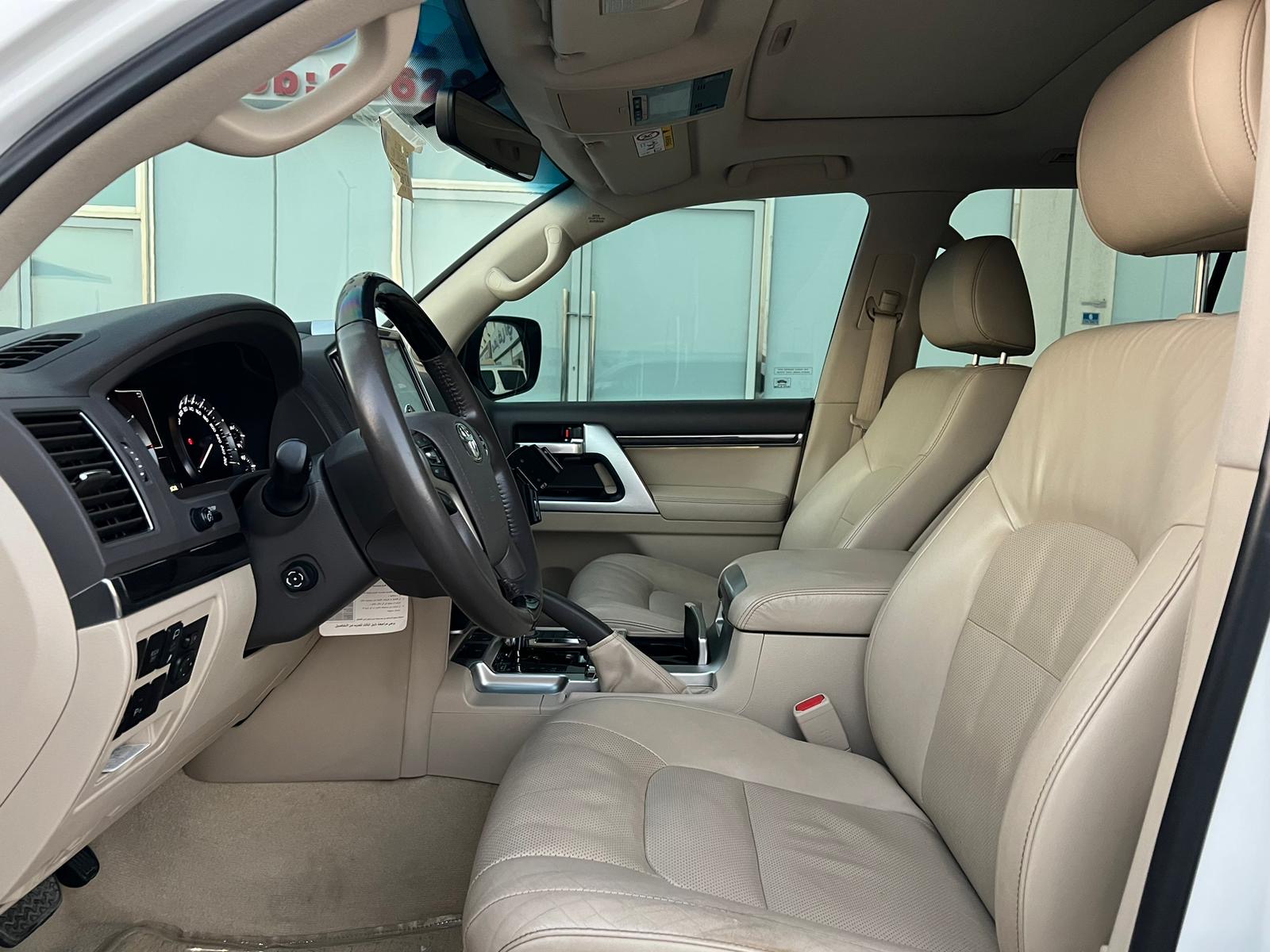 Toyota Land Cruiser VX.R - Image 4
