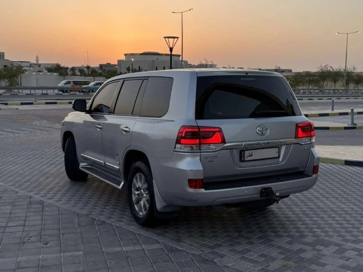 تويوتا لاند كروزر جي اكس ار v8 2016 - Image 2