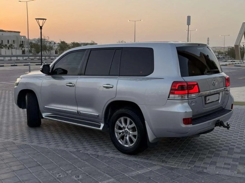 تويوتا لاند كروزر جي اكس ار v8 2016 - Image 3