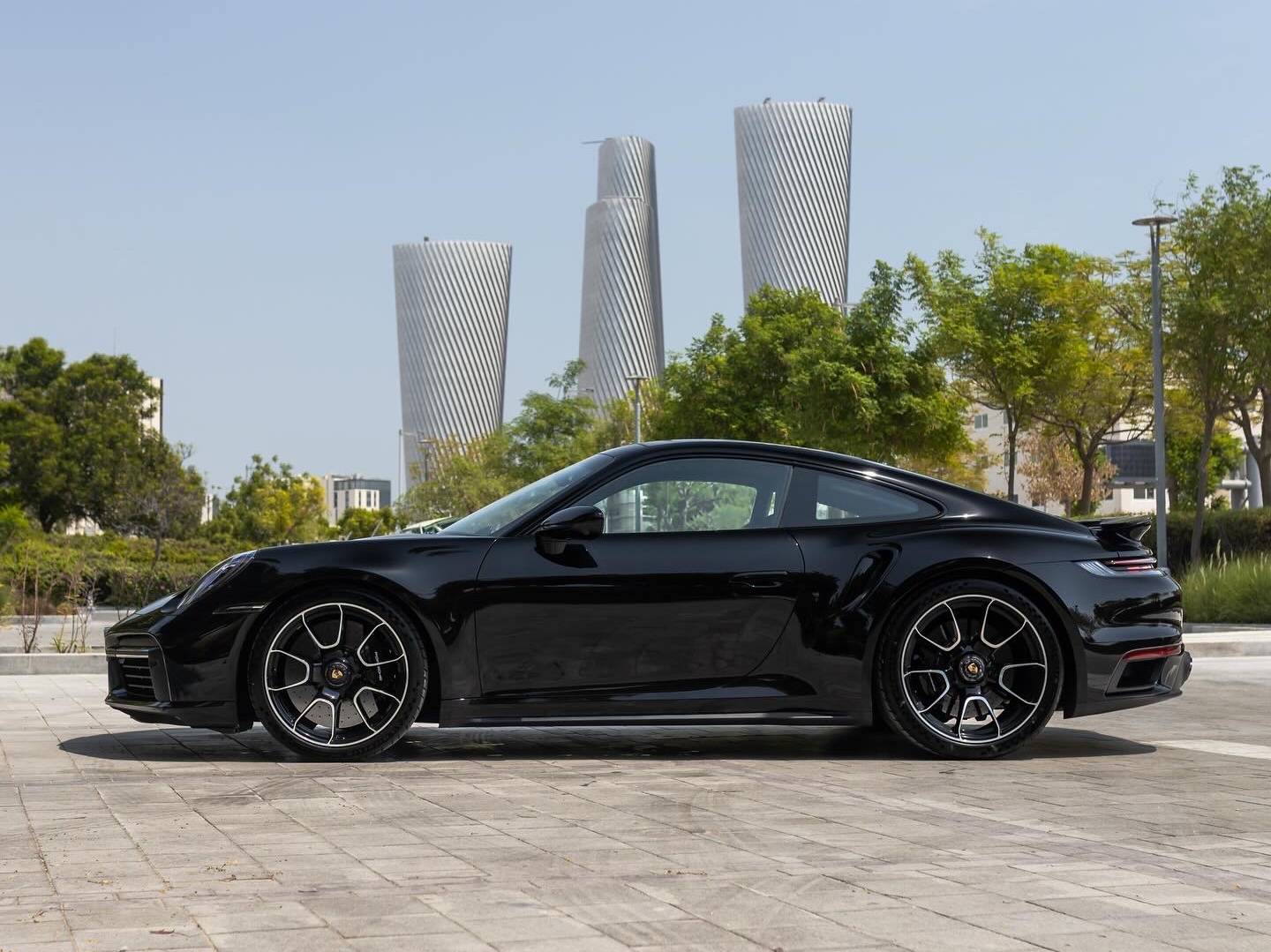 Porsche 911 Turbo S 2020 - Image 2