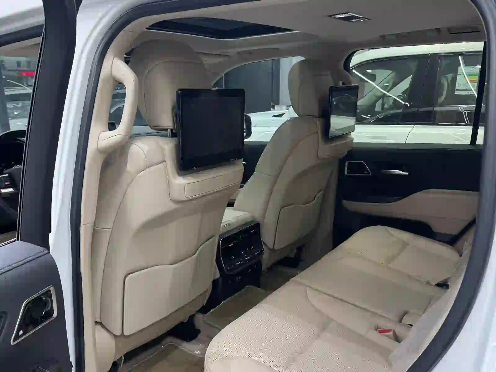 Toyota Land Cruiser VXR Twin Turbo 2024 - Image 3
