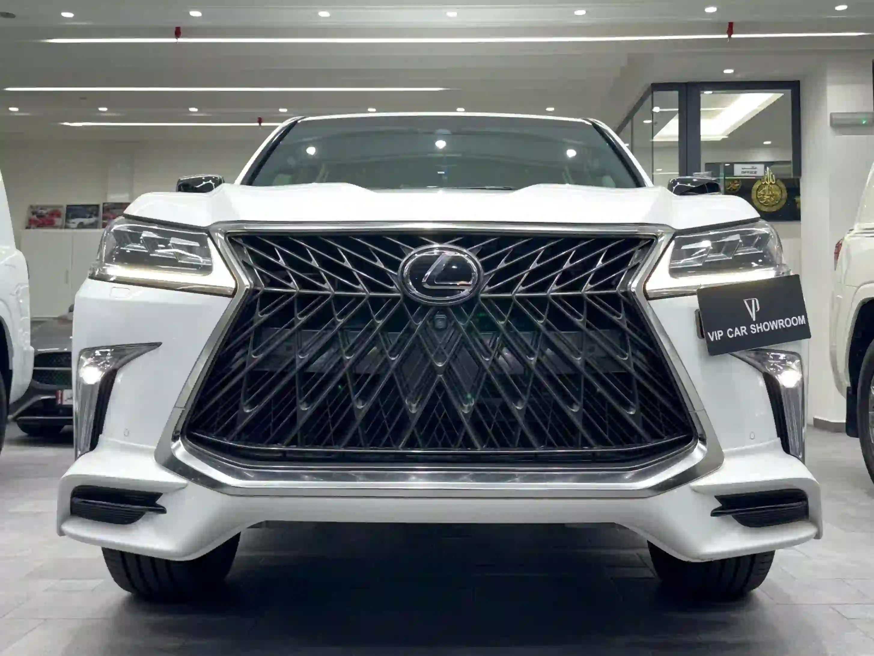 Lexus LX 570 S 2018 - Image 2