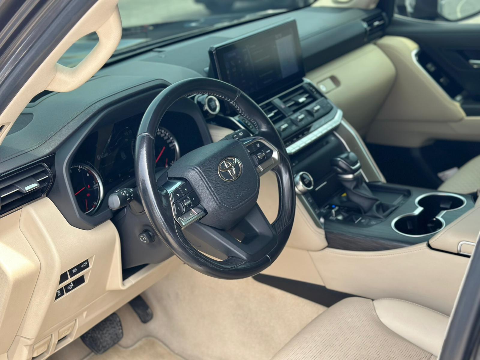 Toyota Land Cruiser VXR Twin Turbo 2022 - Image 4