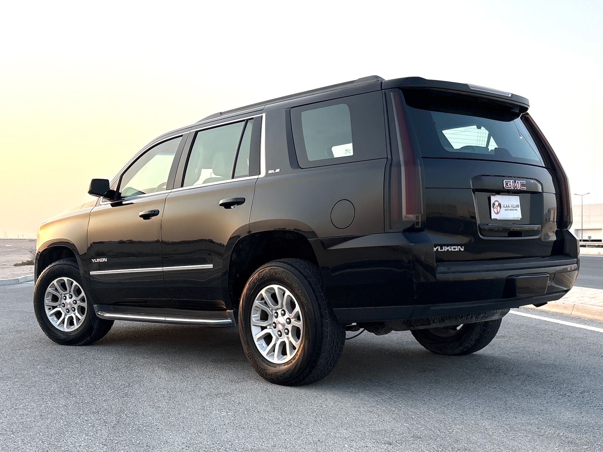 GMC Yukon SLE 2017 - Image 2