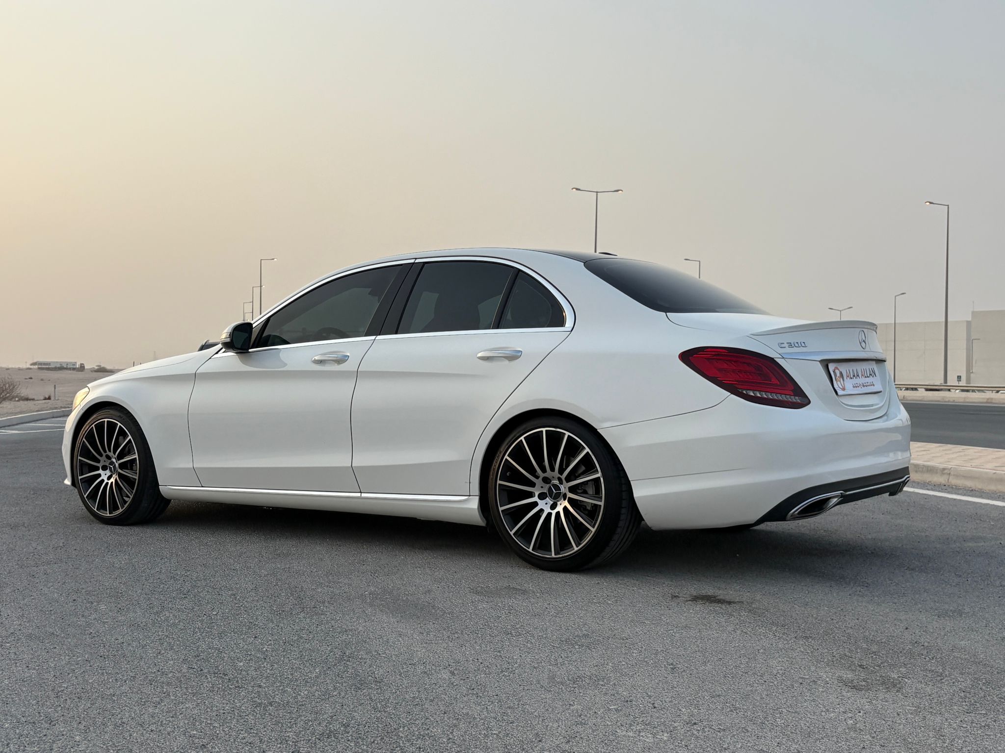 Mercedes-Benz C-Class Sedan 300 2019 - Image 2
