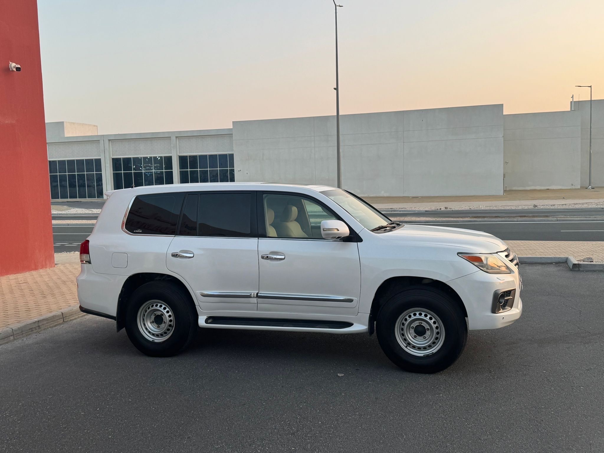 Lexus LX 570 2009 - Image 2