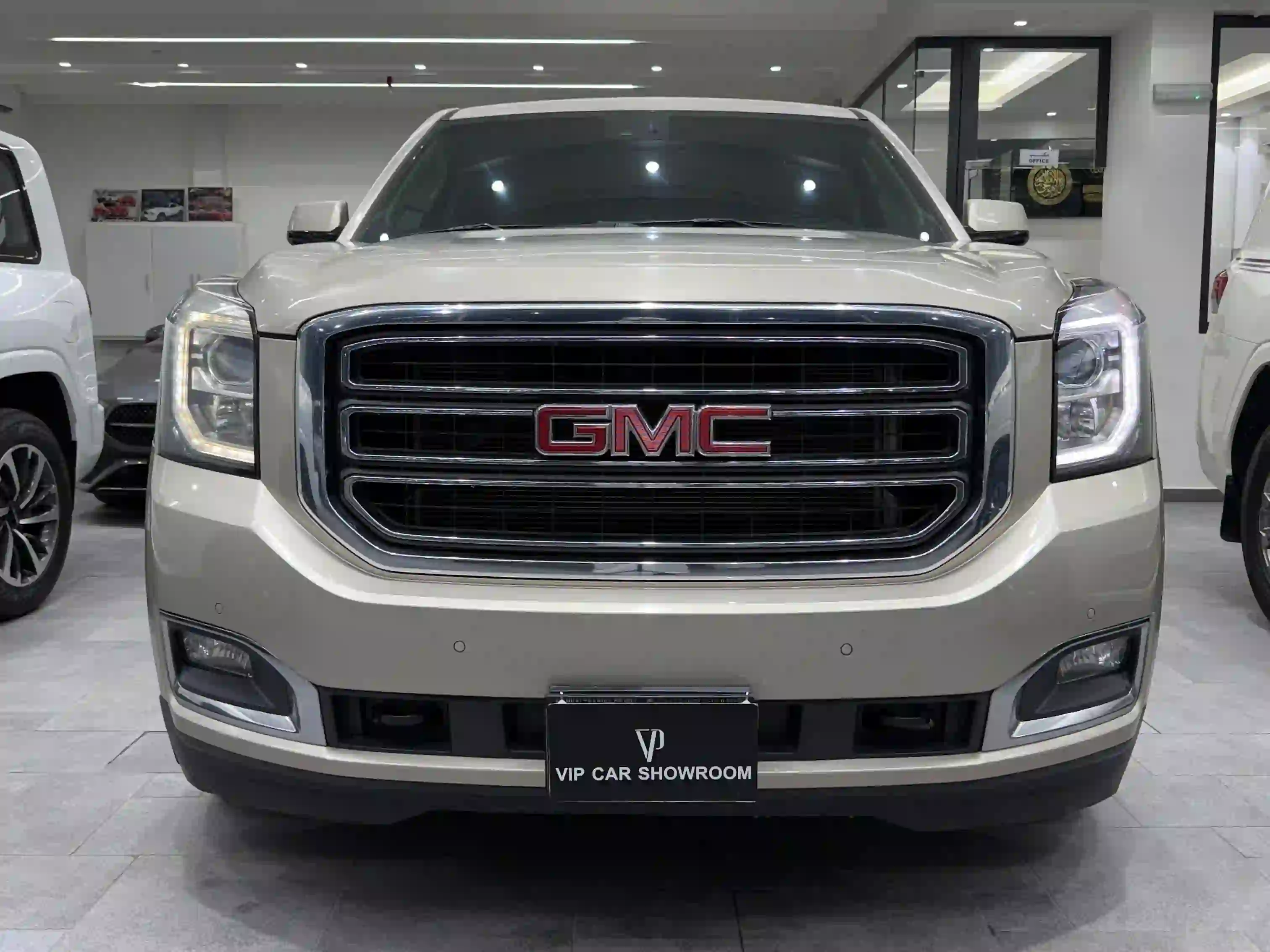 GMC Yukon XL 2015 - Image 2