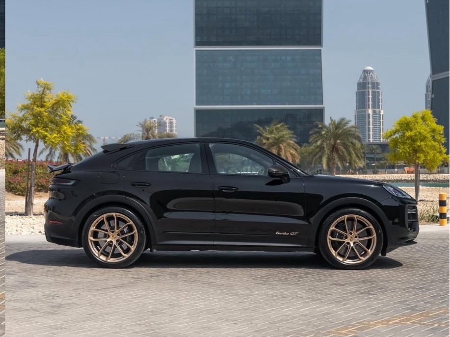 Porsche Cayenne Turbo  2024 - Image 2