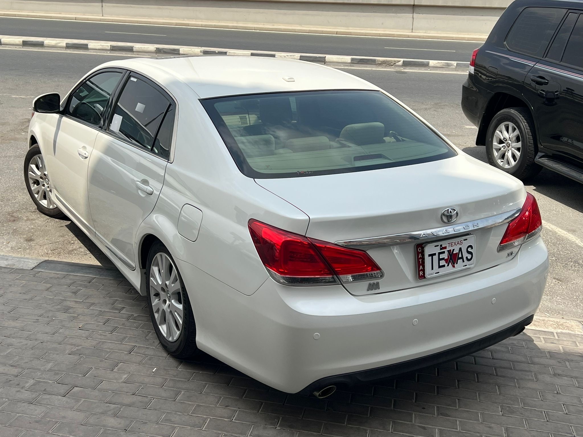 Toyota Avalon XL 2011 - Image 2