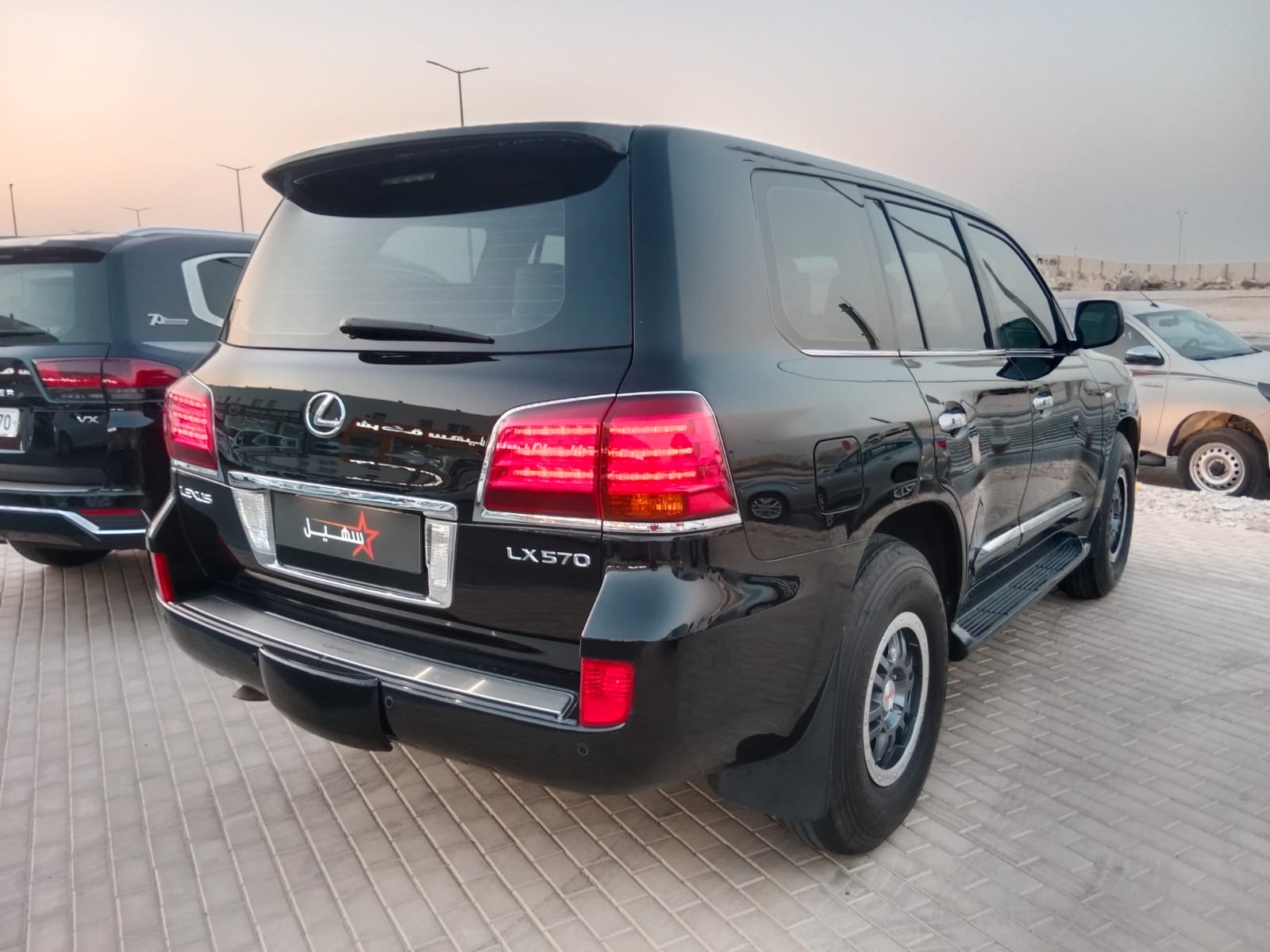لكزس ال اكس 570 2011 - Image 3